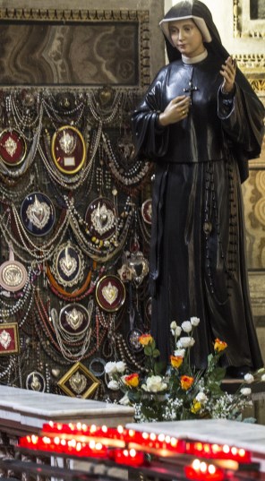 성녀 파우스티나 코발스카_photo by Lawrence OP_in the shrine of Divine Mercy in Rome_Italy.jpg